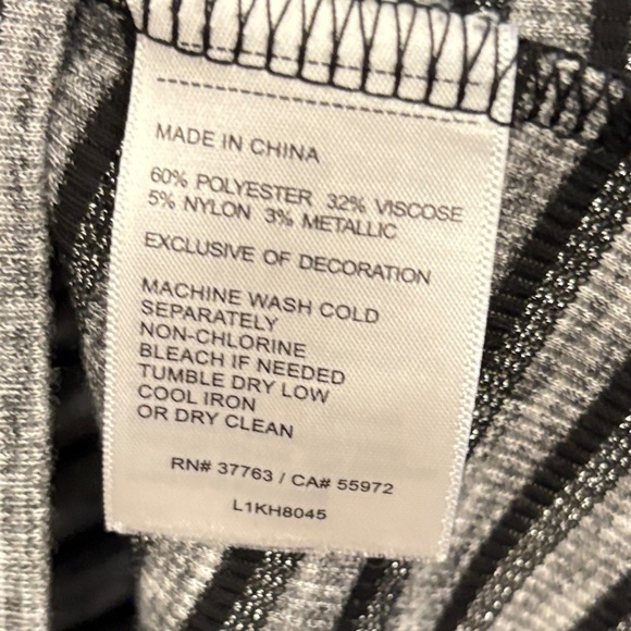 3/$10⚡️Laundry By Shelli Segal Black & Silver Bell Sleeve Turtleneck w Cutout - Picture 16 of 16